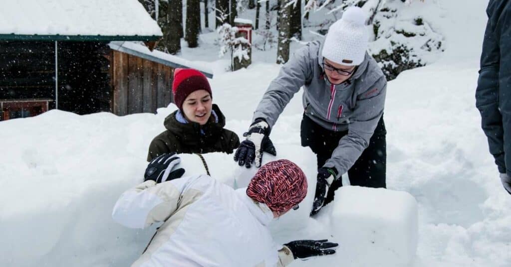 iglu_bauen_und_darin_schlafen