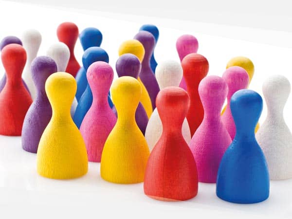 NEVEREST Coaching Ausbildung Spielfiguren bunt Menschen