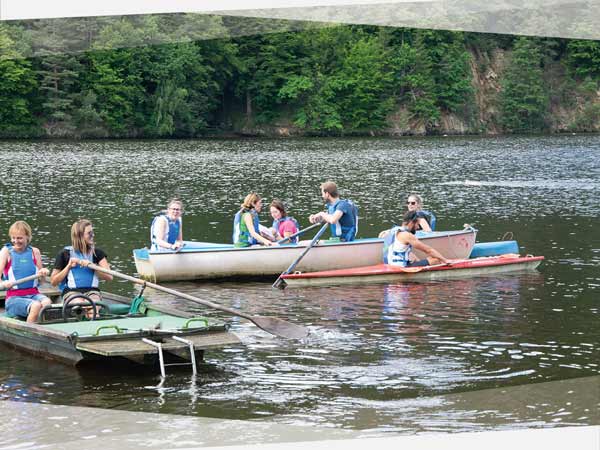 NEVEREST Akademie Outdoor Guide Ausbildung Wasser Boot Fahren See Paddeln Gruppendynamik Aktivität