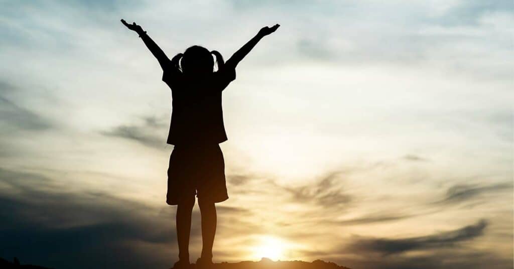 NEVEREST Mentaltraining Kinder Sonnenuntergang Arme Himmel Glück