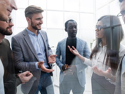 NEVEREST Angebot Mitarbeiterführung Büro Angestellte Firmen Leiter Führungskraft