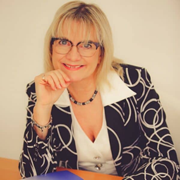 NEVEREST Team Trainer Elke Holzer