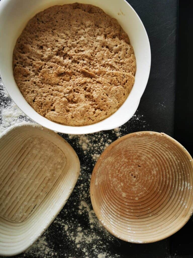 Brot backen - So gelingt jedem das perfekte Brot 3 brot_backen_teig_simperl_gärkorb_gehen_lassen