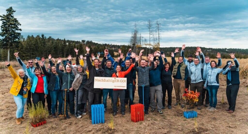 NEVEREST Baumpflanz Teambuilding Bäume pflanzen CSR Umwelt Nachhaltig