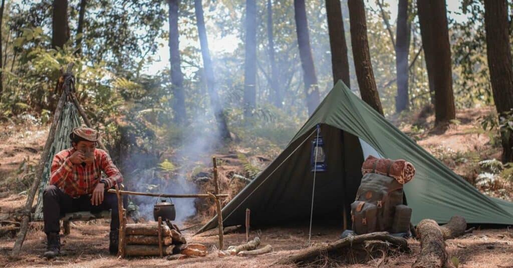 Camping Ausrüstung Survival Surviving Überleben Wildnis Wald Zelt Feuer Tee Kocher