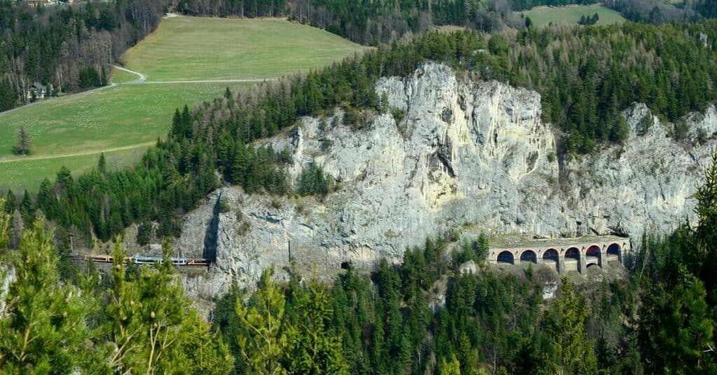 Sommeraktivitäten in Österreich Semmering Bergbahn Abkühlung