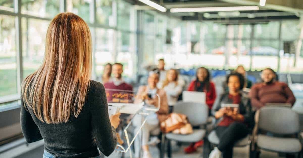 NEVEREST Rhetoriktraining für Lehrlinge - Rede von Lehrling