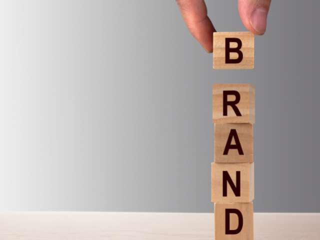 NEVEREST - Personal Branding - Bausteine die das Wort "Brand" ergeben.