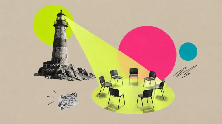 Collage: Leuchtturm wirft einen Lichtkegel auf einen Kreis aus leeren Stühlen