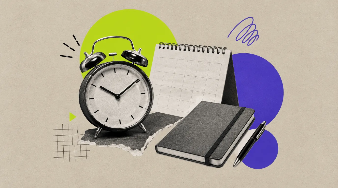 Collage: Ein Wecker, ein Kalender und ein Notizbuch in Ordnung gelegt
