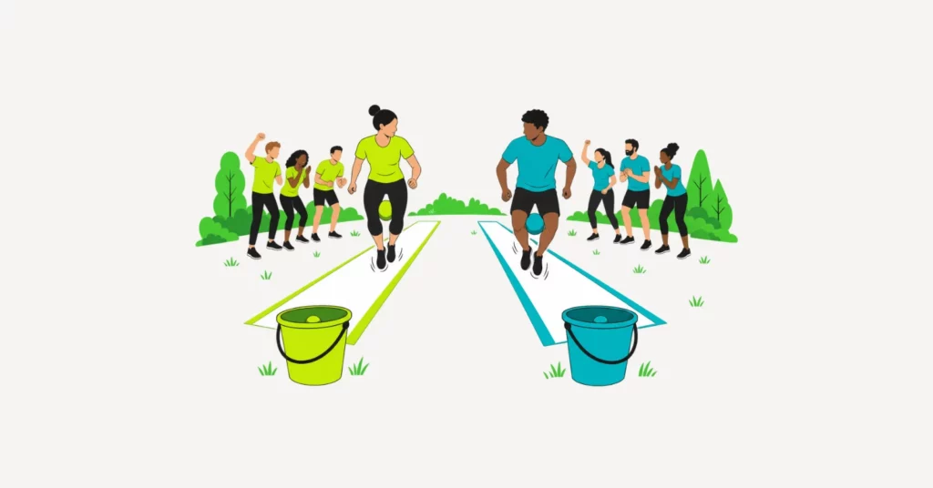 Illustration: Zwei Teams auf parallelen Bahnen, je eine Person hüpft mit einem Ball zwischen den Knien zum Eimer